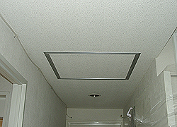 天井の配水管点検口